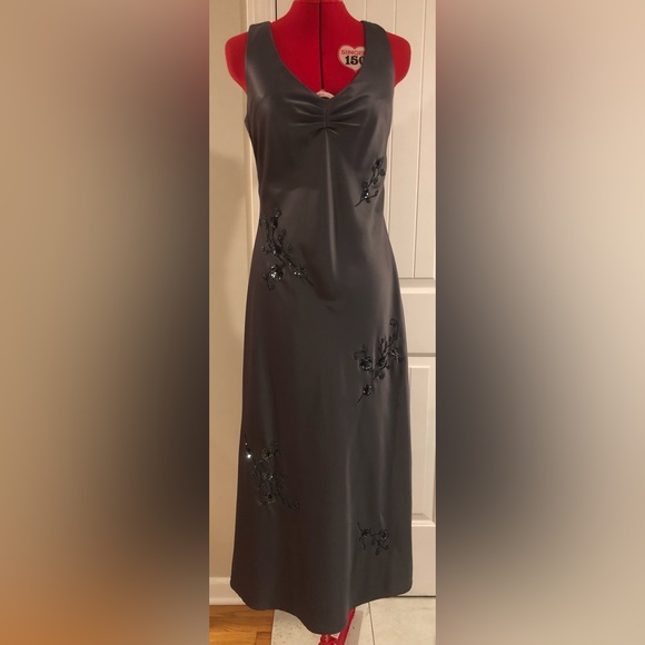 90s Gray Satin V-neck Gown With Floral Sequined Beading - Picture 4 of 11